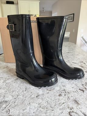 NWT Rugged Outback Glossy Black Rain Boots with Buckle Accent